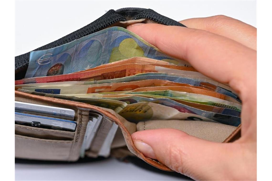 Volkswirte glauben nicht an eine galoppierende Inflation Im August lag die Inflationsrate in Deutschland bei 3,9 Prozent; das ist aber auch auf Basis- und Sondereffekte zurückzuführen, weil die Inflation im vergangenen Jahr mit 0,5 Prozent besonders niedrig ausgefallen war. Foto: Patrick Pleul/dpa-Zentralbild/dpa