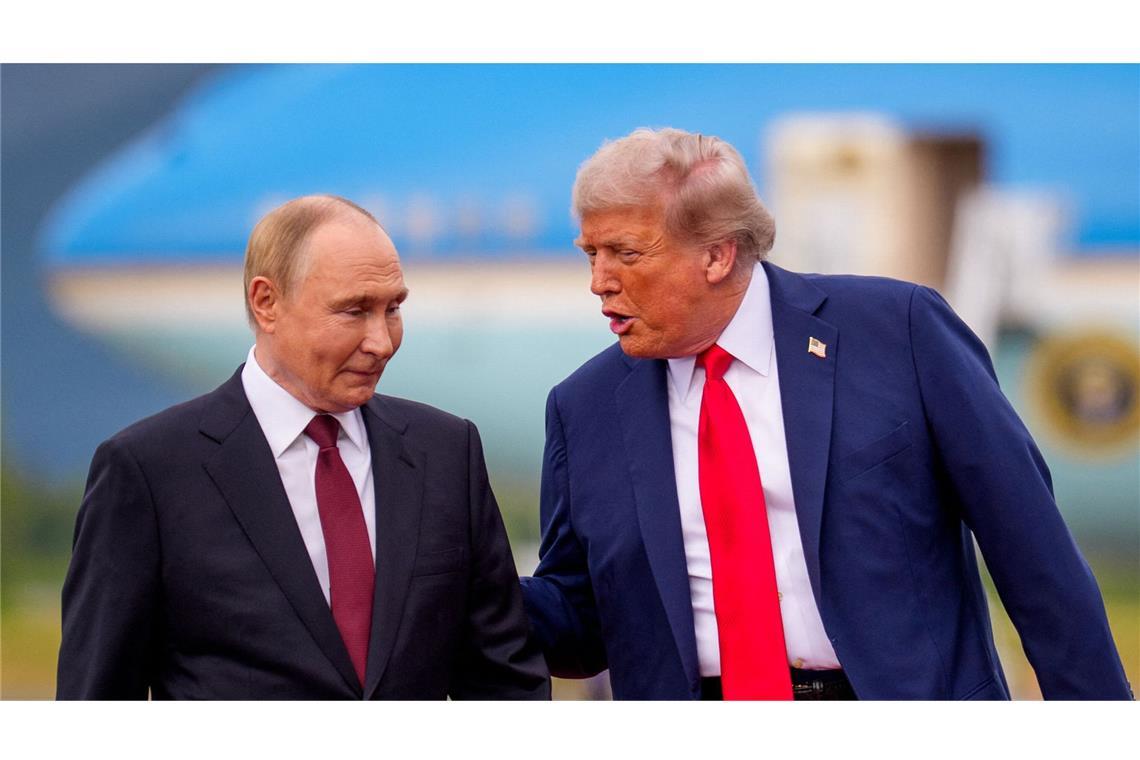 Im August lud Donald Trump (re.) seinen Amtskollegen Wladimir Putin zu einem Treffen nach Alaska.