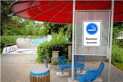 Im Backnanger Wonnemar sind zwei Raucherbereiche eingerichtet worden. Foto: Alexander Becher