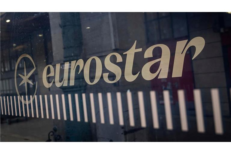 Im Bahnverkehr durch den Eurotunnel kann es auch am Tag nach dem großen Reisechaos zu Verspätungen und Zugausfällen kommen.