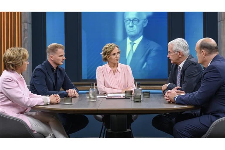 Im Bild v.l.: Beatrix von Storch, stellvertretende AfD-Fraktionsvorsitzende, Tim Klüssendorf, SPD-Generalsekretär, Caren Miosga, Mathias Middelberg, Mitglied im CDU-Präsidium, Robin Alexander, Journalist zu Gast bei - Caren Miosga, Polittalk.