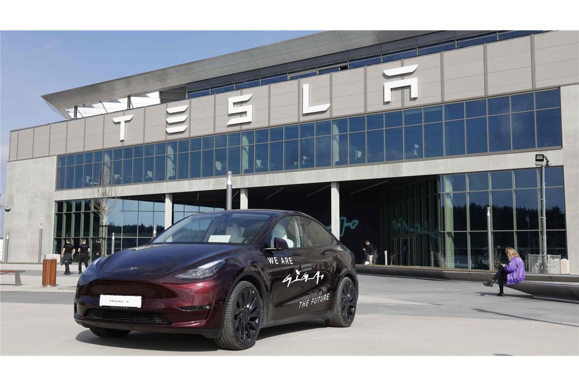 Tesla will  Mitarbeitende in Deutschland über Entlassungen informieren