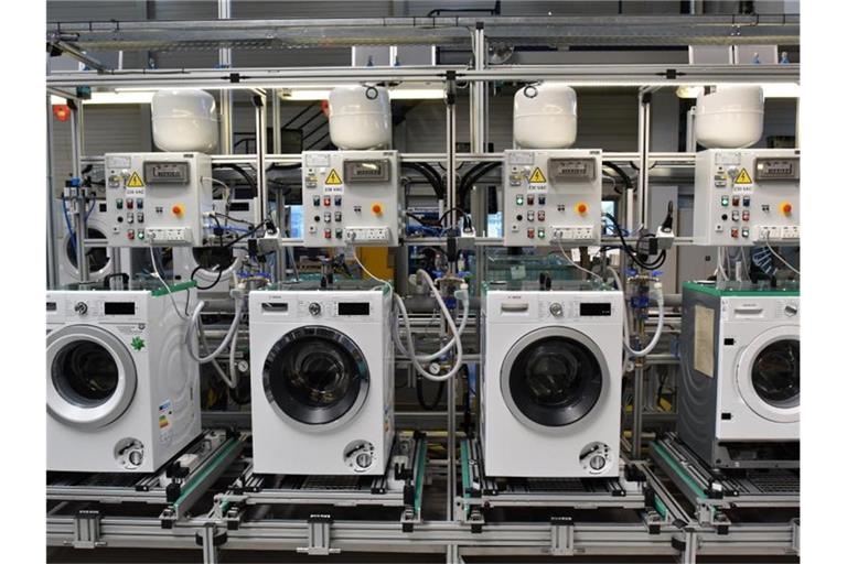 Im brandenburgischen Nauen werden Waschmaschinen produziert. Foto: Ralf Hirschberger/dpa-Zentralbild/dpa