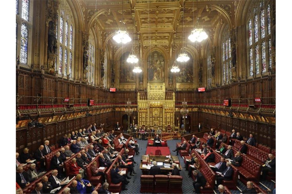Britisches Parlament ratifiziert Brexit-Abkommen Im britischen Oberhaus wird der Gesetzentwurf zum Austritt Großbritanniens aus der Europäischen Union diskutiert. Foto: Kirsty Wigglesworth/AP POOL/dpa