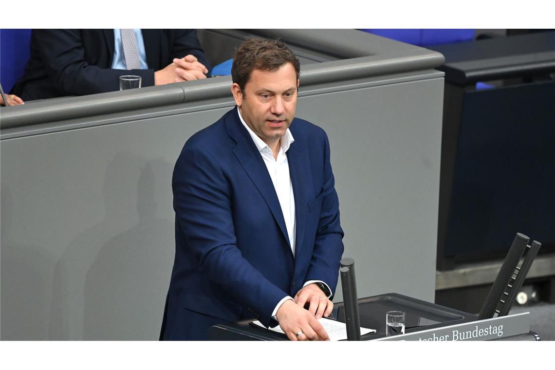 Opposition kritisiert Entlastungspaket als sozial ungerecht Im Bundestag ging es um den „Investitionsbooster“ von Lars Klingbeil.