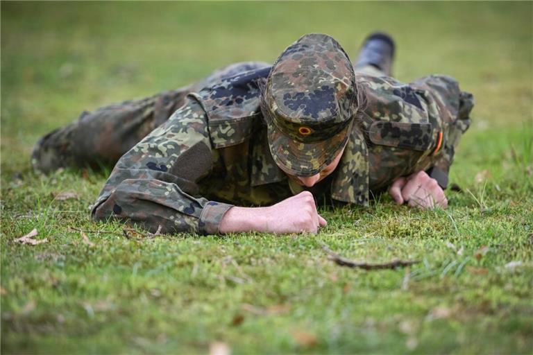 Im Dienste unserer Sicherheit: Soldat der Bundeswehr beim Training