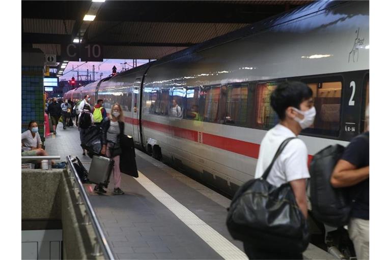 Im Düsseldorfer Hauptbahnhof. Foto: David Young/dpa