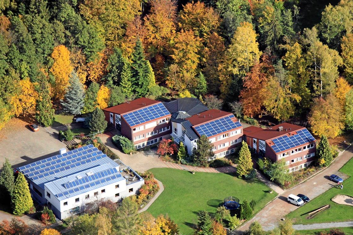 Im ehemaligen Freizeitheim in Sechselberg waren insgesamt 44 Geflüchtete in häuslicher Quarantäne. Obwohl die Unterkunft gerade nicht belegt ist, soll sie weiterhin im Stand-by-Modus zur Verfügung stehen. Archivbild: F. Muhl