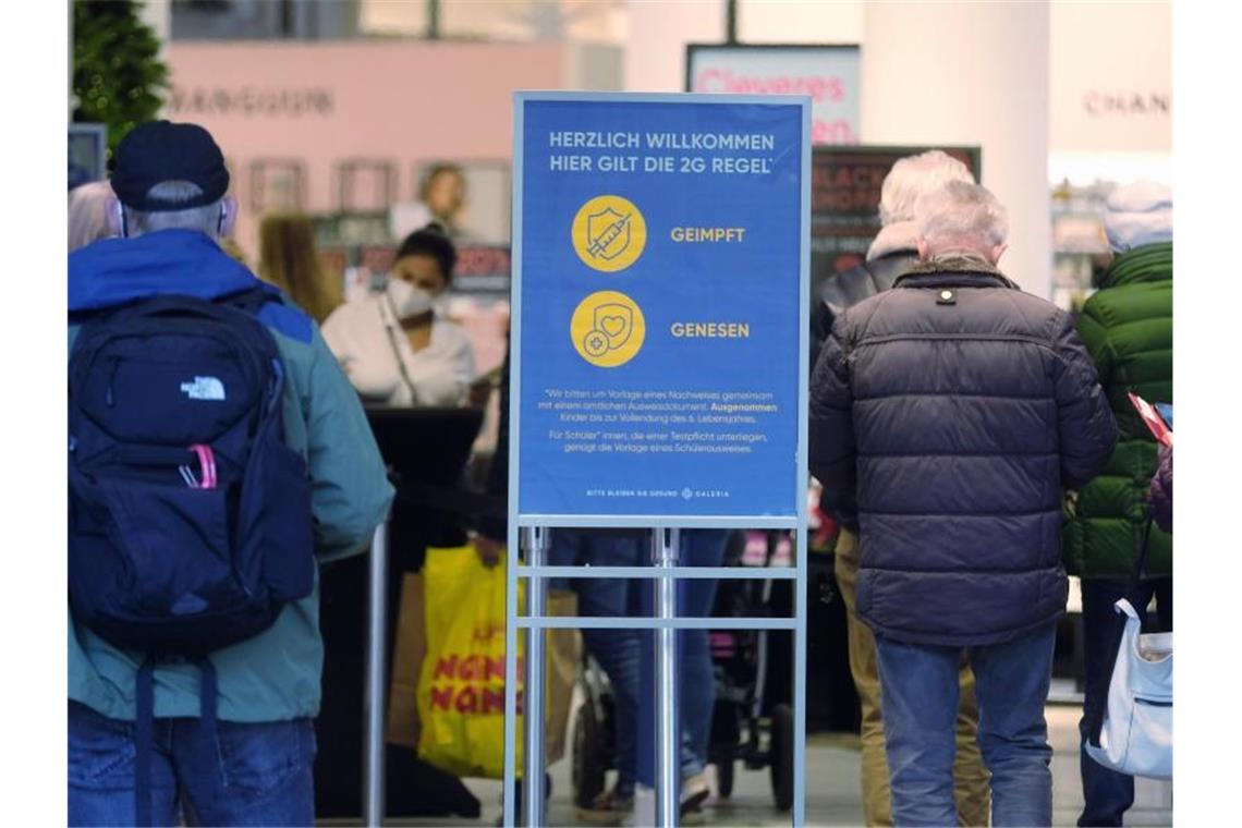 Im Einzelhandel dürfen nur noch Geimpfte und Genesene einkaufen. Foto: Sebastian Willnow/dpa-Zentralbild/dpa