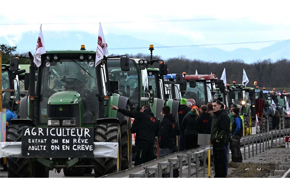 Bauern blockieren Europabrücke nach Frankreich Im Elsass gehen Landwirte wegen des geplanten Freihandelsabkommens auf die Straße. (Archivbild)