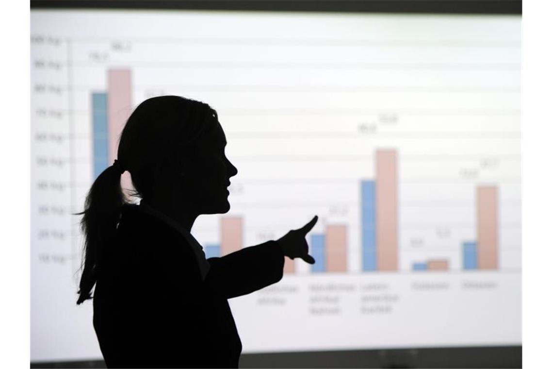 Mehr Frauen in Topetage von Firmen Im ersten Halbjahr gab es 61 Topmanagerinnen in den 160 Unternehmen der Börsenindizes Dax, MDax und SDax. Ihnen saßen 640 Männer gegenüber. Foto: Tobias Kleinschmidt/Symbolbild