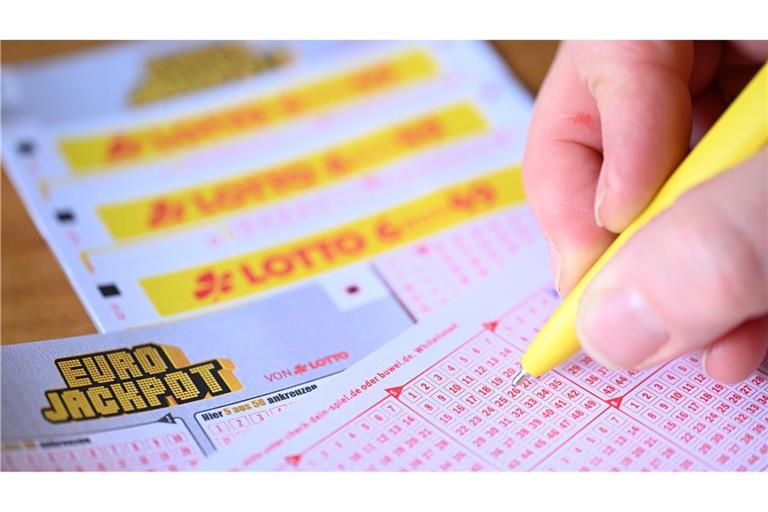 Im Eurojackpot lagen 113 Millionen Euro. Nach zehn Ziehungen ohne Hauptgewinn gibt es nun mindestens zwei Gewinner. (Archivbild)