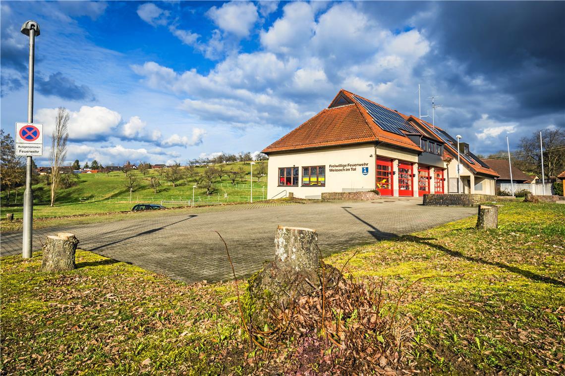Feuerwehrgerätehaus in Weissach im Tal: Geltungsbereich angepasst Im Februar sind die ersten Bäume am Feuerwehrgerätehaus gefällt worden. Foto: Alex Becher