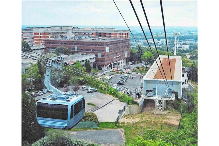 Im französischen Toulouse erschließt eine Seilbahn schon länger das Krankenhaus „Hopital Rangueil“. Stuttgarts OB Frank Nopper will für das Robert-Bosch-Krankenhaus auf dem Burgholzhof eine ähnliche Lösung untersuchen lassen.