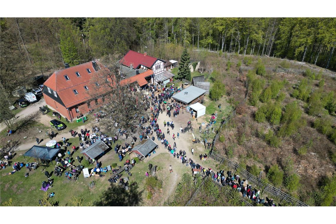 Im Frühtau zu Berge wir ziehn, fallera.