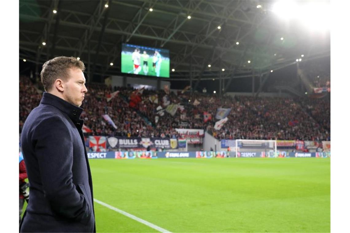 Viertelfinale perfekt: RB Leipzig lässt Spurs keine Chance Im Gegensatz zu vielen anderen Spielen konnte RB-Coach Julian Nagelsmann und sein Team auf die Zuschauerunterstützung setzen. Foto: Jan Woitas/dpa-Zentralbild/dpa