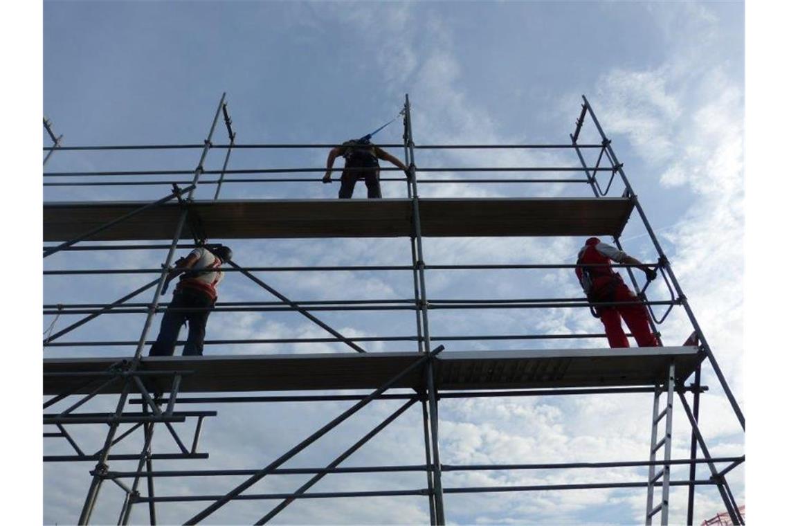 Im Gerüstbau gilt ab Juli ein Mindestlohn von 11,88 Euro. Foto: Bundesinnung für das Gerüstbau/Bundesinnung für das Gerüstbauer-Handwerk