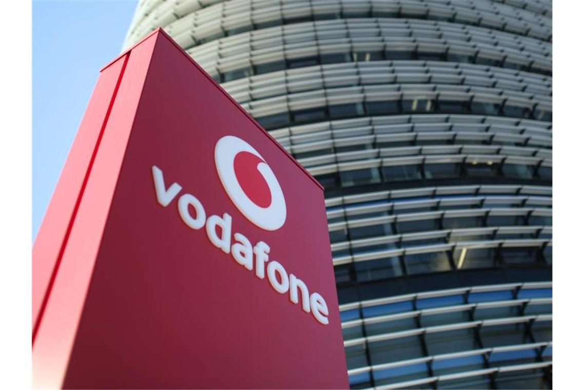 Vodafone stellt in Europa komplett auf Grünstrom um Im Geschäftsjahr 2019/20 lag der Ökoanteil am Stromverbrauch bei Vodafone noch bei 33 Prozent - ab Juli dieses Jahres sollen es 100 Prozent sein. Foto: Federico Gambarini/dpa