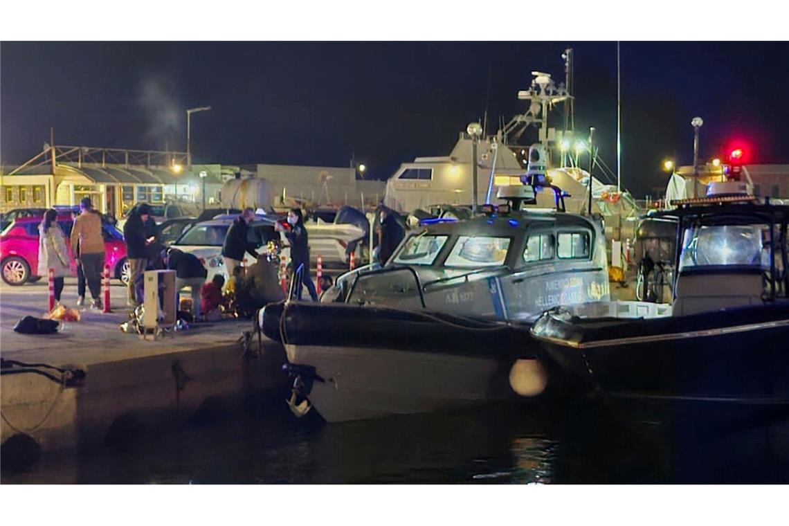 Im Hafen der Insel Chios herrschte die ganze Nacht durch nach Berichten von Reportern örtlicher Medien große Aufregung.