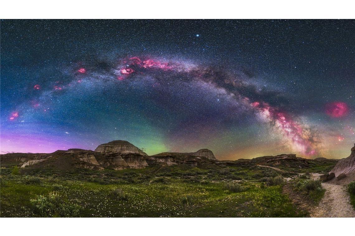 Big Trouble im Herzen der Milchstraße Im Herzen unserer Galaxie, der Milchstraße, befindet sich ein Schwerkraft-Gigant, ein Masse-Monster: das supermassereiche Schwarze Loch Sagittarius A*.
