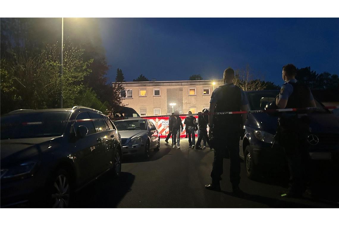 Im hessischen Bad Nauheim sind zwei Menschen durch Schüsse ums Leben gekommen.
