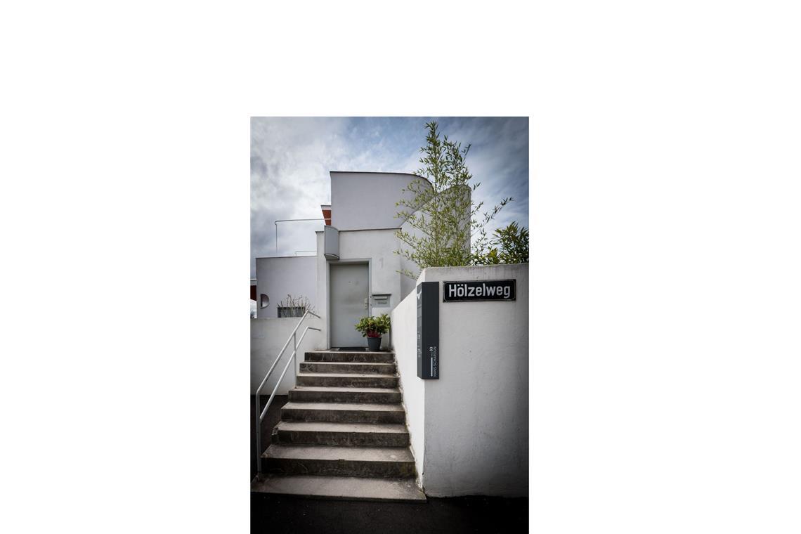 Endlich – freie Sicht auf Le Corbusiers Einfamilienhaus Im Hölzelweg in der Siedlung finden sich auch . . .