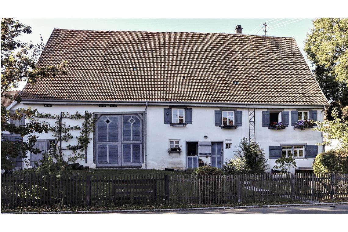 Immer mehr alte Bauernhäuser verschwinden Im Jahr 1566 ist dieses Bauernhaus in Aldingen (Kreis Tuttlingen) errichtet worden. Wohnung, Stall und Scheune sind unter einem Dach.