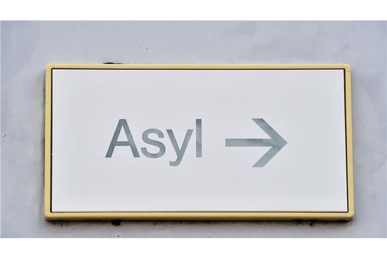 Im Jahr 2025 ist die Zahl der Asylbewerber deutlich zurückgegangen, trotzdem stöhnen die Verwaltungsgerichte im Südwesten unter etlichen Asylverfahren.