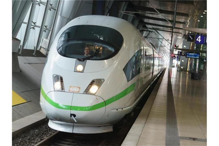 Im Jahr 2040 will die Deutsche Bahn ein ausgeglichenes CO2-Konto erreichen. Foto: Frank Rumpenhorst/dpa