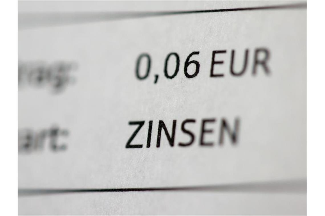 Chancen auf Zinsnachzahlung beim Prämiensparen Im jahrelangen Streit um die Verzinsung von Prämiensparverträgen greift die Finanzaufsicht Bafin durch. Foto: Daniel Karmann/dpa