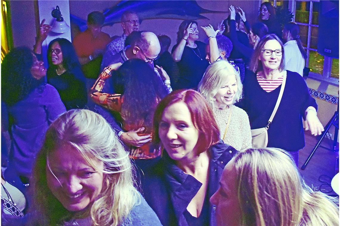 Im Joe Penas sorgt Live-Nacht-Urgestein John Noville mit heißen Rhythmen für Par...