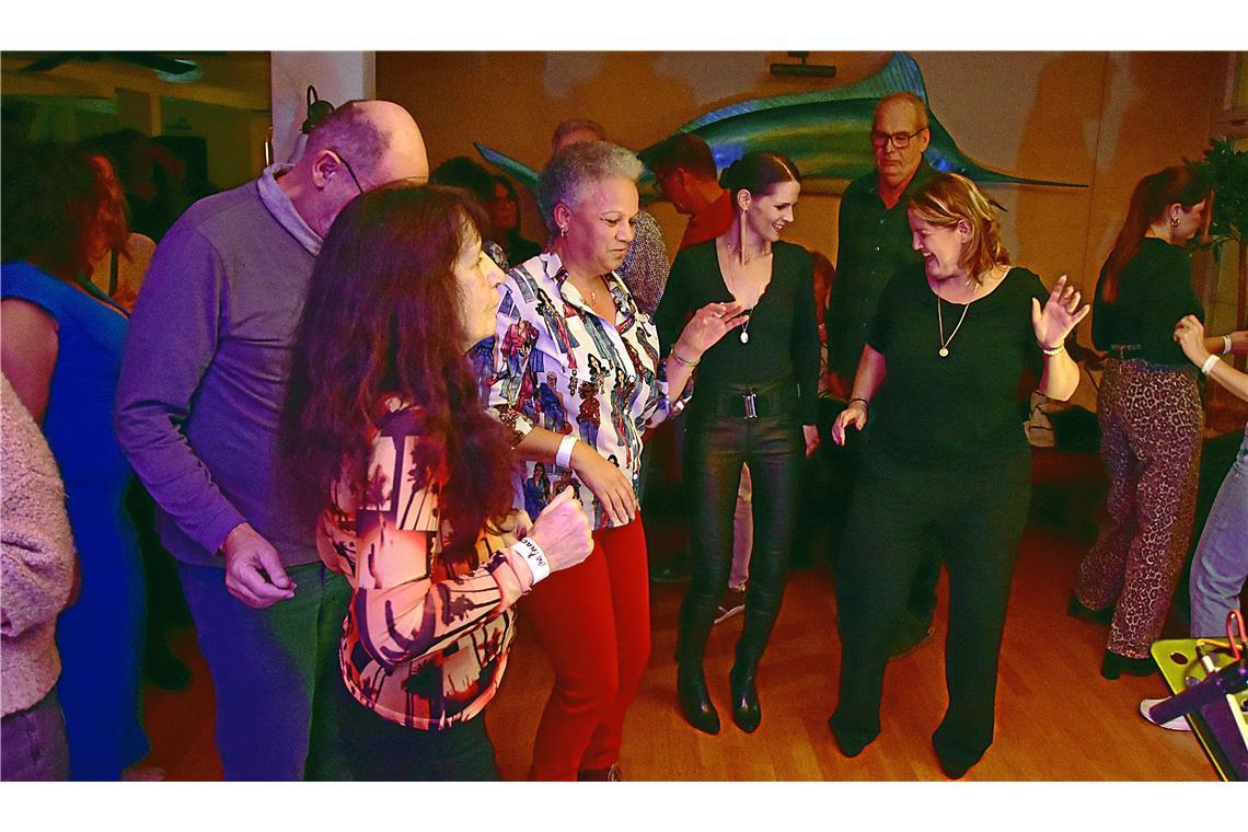 Im Joe Penas sorgt Live-Nacht-Urgestein John Noville mit heißen Rhythmen bei Nic...