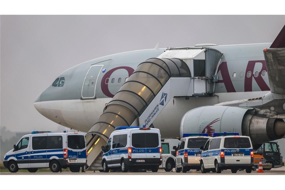 Im Juli startete von Leipzig/Halle aus der bisher zweite Abschiebeflug seit der Machtübernahme der Taliban 2021 nach Afghanistan. An Bord waren nach Behördenangaben 81 Straftäter.