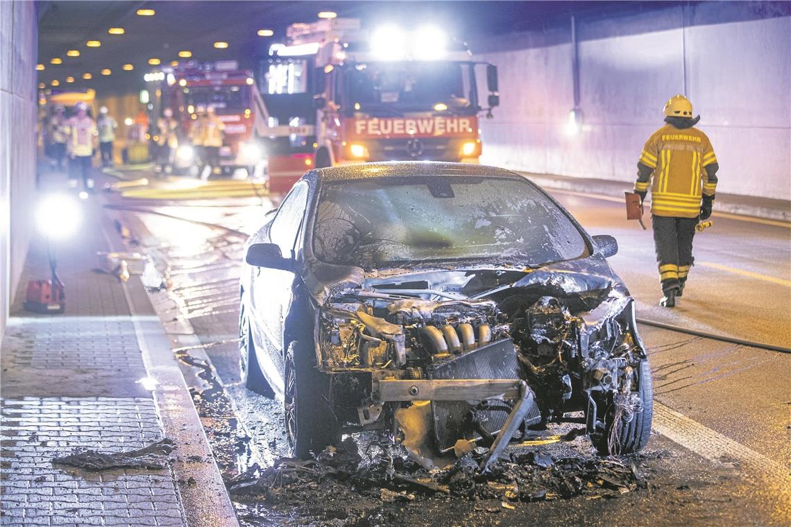 Fahrzeugbrand im Kappelbergtunnel Im Kappelbergtunnel ist es heute früh zu einem Fahrzeugbrand gekommen. Foto: 7aktuell/S. Adomat