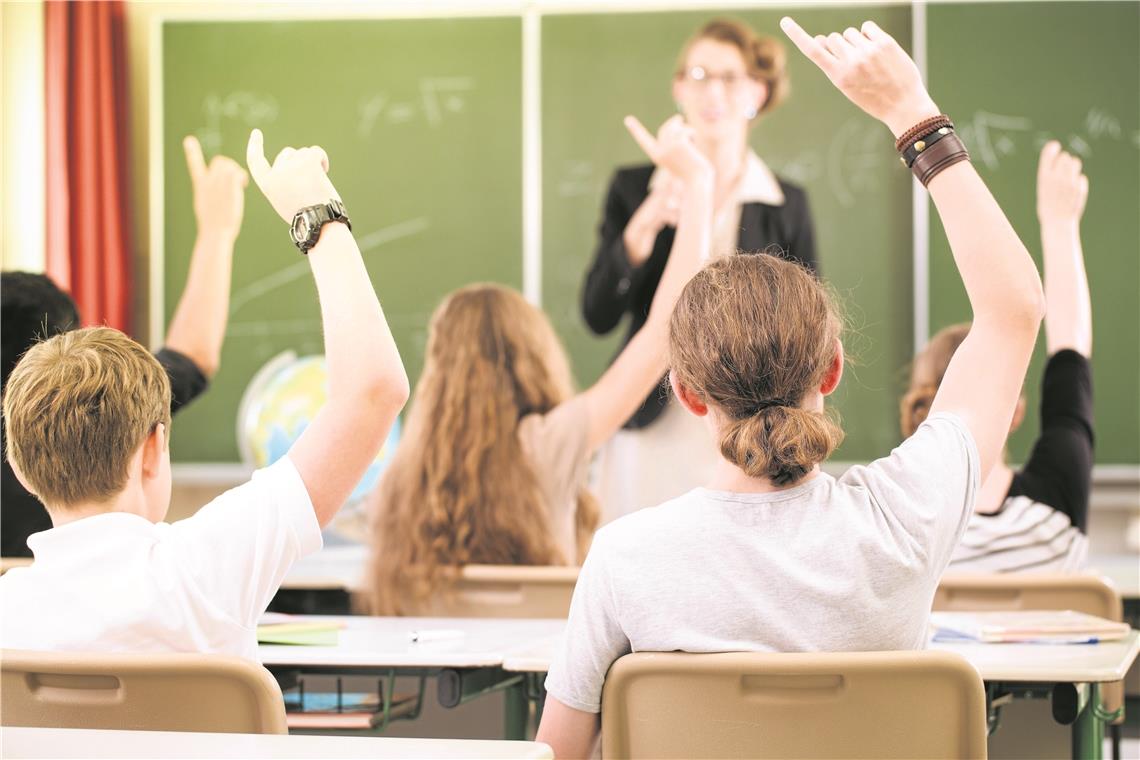 Lehrer dringend gesucht Im Klassenzimmer kommen wegen der Personalnöte immer häufiger Studierende, Referendare und externe Kräfte zum Einsatz. Foto: Adobe Stock