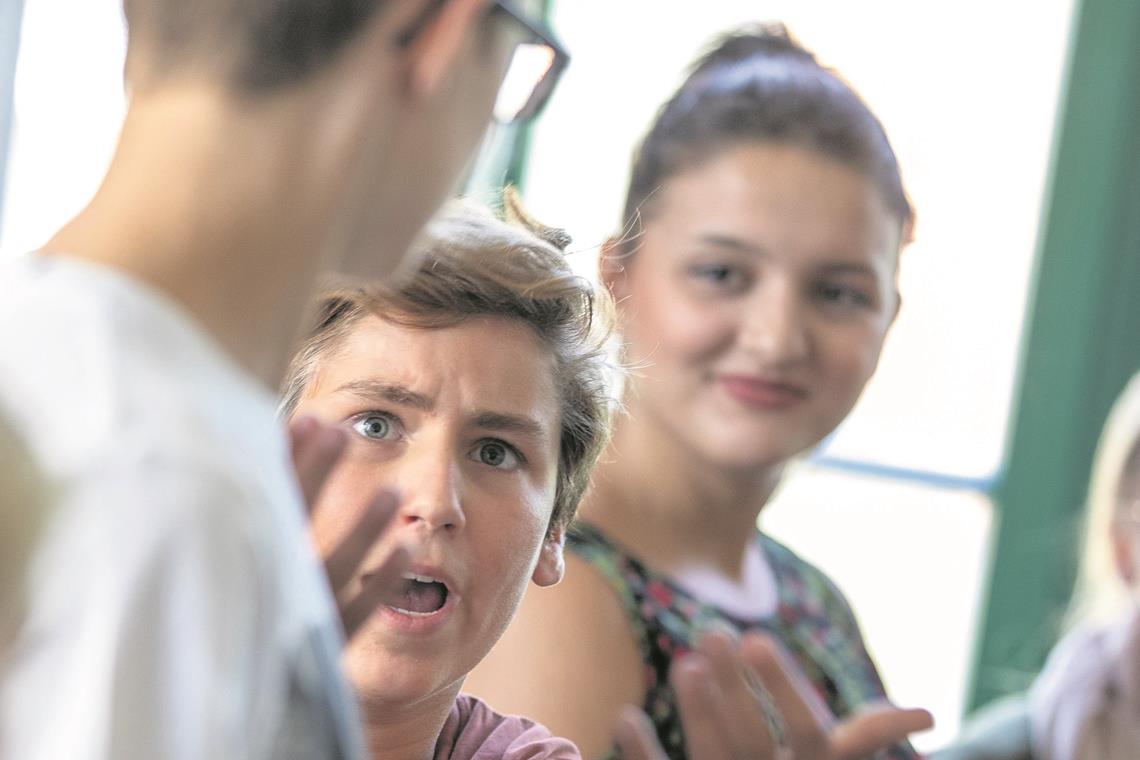 „Der Lacher ist natürlich tödlich“ Im Komik-Workshop werden bestimmte Impulse von Schüler zu Schüler weitergegeben.