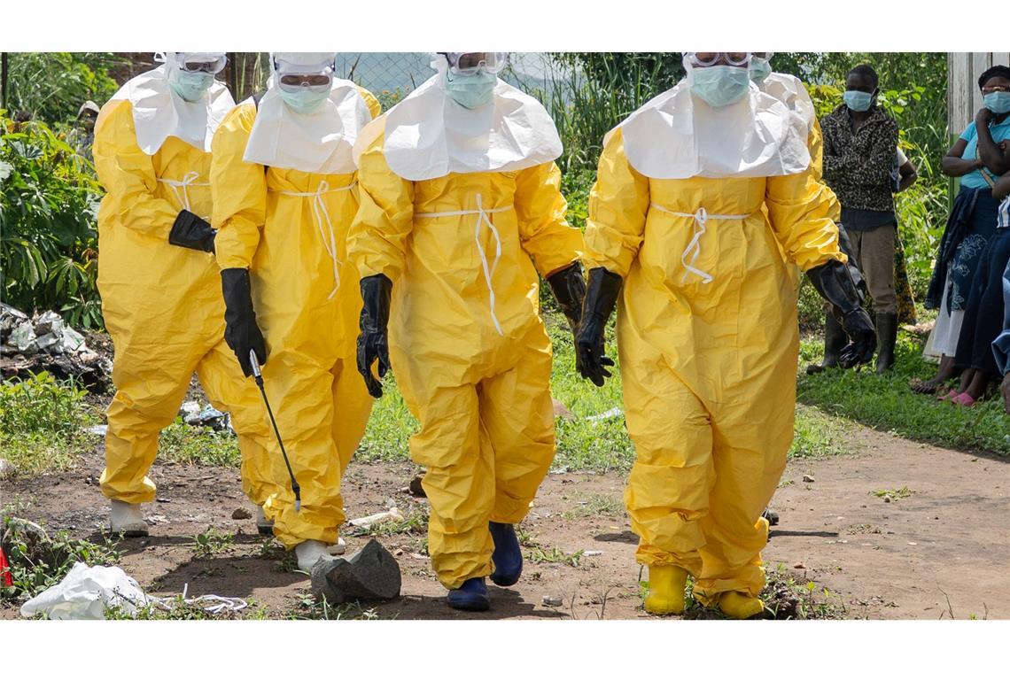 Im Kongo und in Uganda gibt es nach WHO-Angaben inzwischen mehr als 500 Verdachtsfälle von Ebola, einer ansteckenden und lebensbedrohlichen Krankheit.