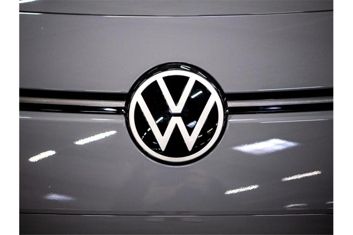 VW plant neues Werk für E-Auto Trinity - Angriff auf Tesla Im Konkurrenzkampf mit Tesla wird Volkswagen aller Voraussicht nach ein eigenes Werk für sein grundlegend neues Elektromodell Trinity bauen. Foto: Sina Schuldt/dpa