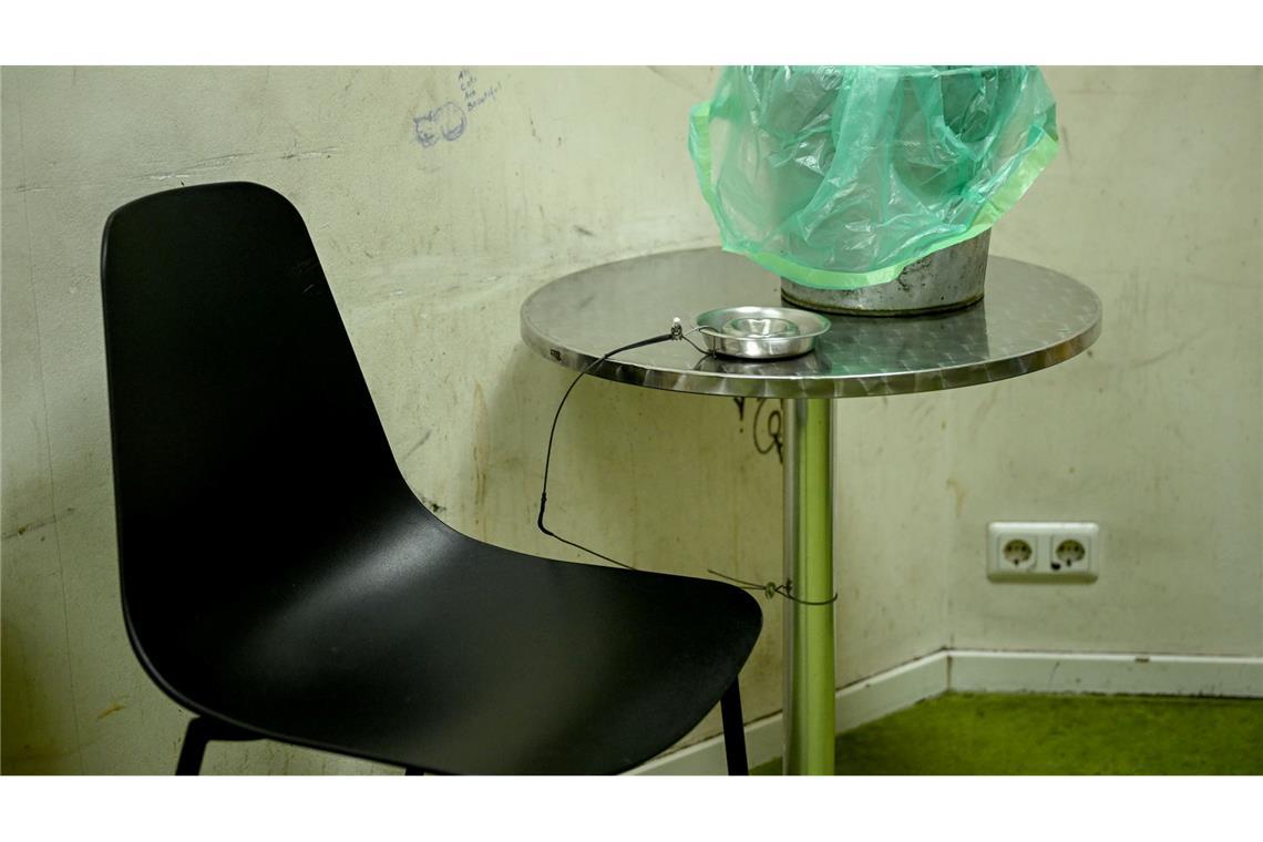 Im Konsumraum können Abhängige legal ihre Pfeife rauchen, ohne Konsequenzen fürchten zu müssen.