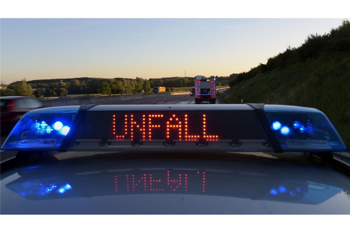 Im Landkreis Gifhorn sind bei einem Unfall mit einem Reisebus mehrere Menschen verletzt worden. (Symbolbild)