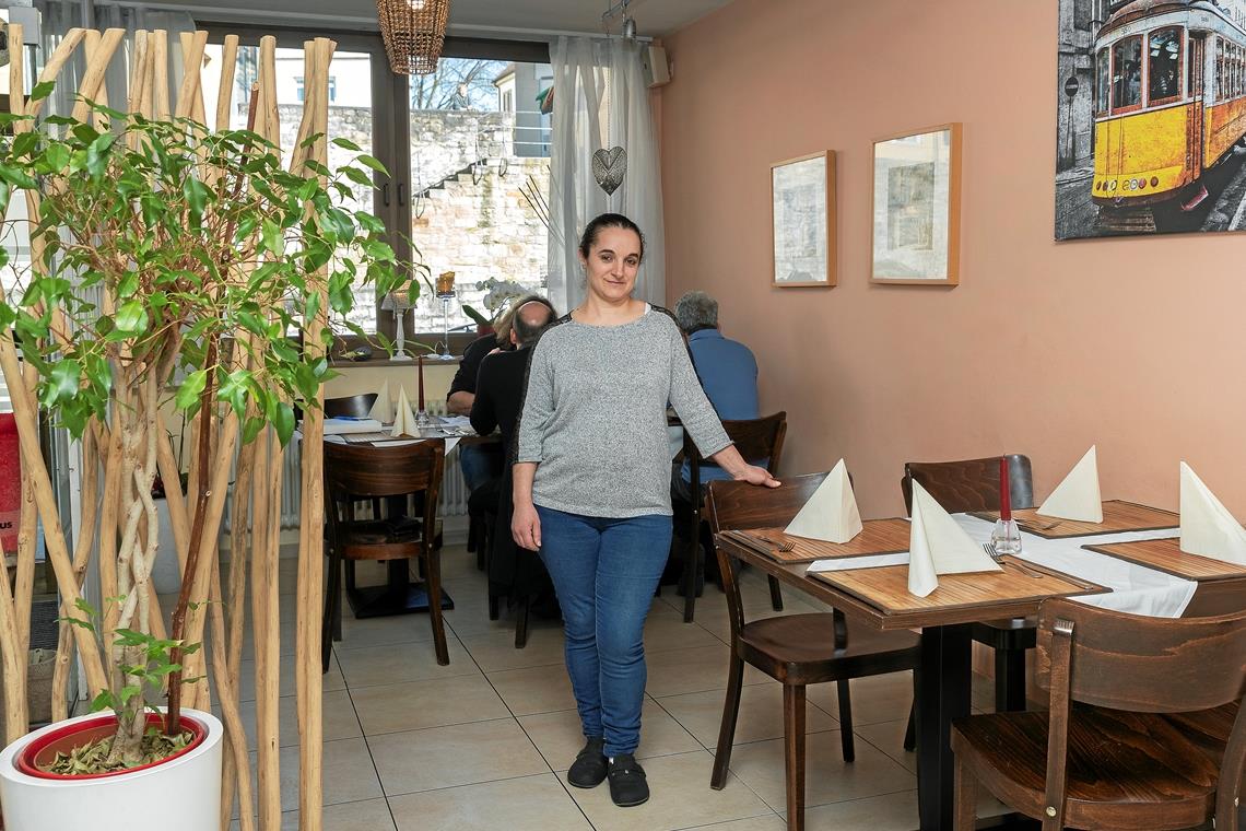 „Eine dramatische Situation für Alle“ Im Lisboa von Sonia Moreira stehen die Tische nun weiter auseinander, bleiben aber trotzdem größtenteils leer. Foto: J. Fiedler