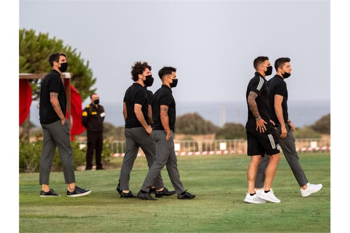 Bayerns Barça-Feinschliff mit Urlaubsflair Im Luxusresort „Cascade“ in Lagos haben die Fußballer des FC Bayern beste Vorbereitungsmöglichkeiten. Foto: Matthias Balk/dpa