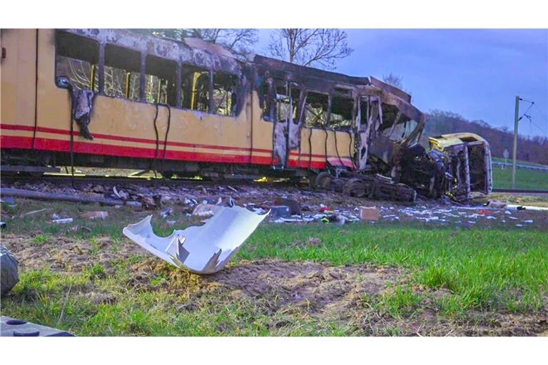 Im März fuhr eine Stadtbahn bei Ubstadt-Weiher in einen Tanklastzug. Drei Menschen starben.