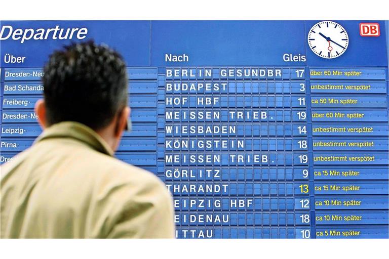 Im März fuhren 62 Prozent der Fernzüge der Deutschen Bahn AG zumindest halbwegs pünktlich, ein besserer Wert als zuvor.