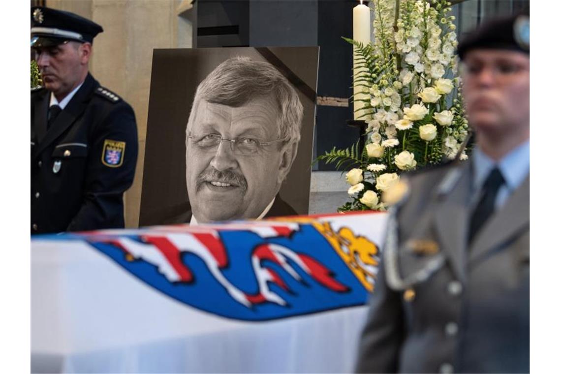 Mordfall Lübcke:Mutmaßlicher Attentäter und Helfer angeklagt Im Mordfall Lübcke hat der Generalbundesanwalt Anklage gegen den Hauptverdächtigen Stephan E. und dessen mutmaßlichen Unterstützer Markus H. erhoben. Foto: Swen Pförtner/dpa