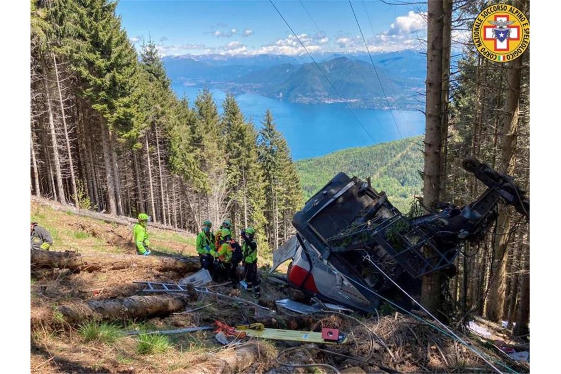 Im mutmaßlichen Entführungsfall um den Jungen Eitan, den einzigen Überlebenden der Seilbahn-Katastrophe vom Lago Maggiore, wehrt sich die Familie um den Großvater mütterlicherseits gegen die Rückführung des Jungen nach Italien. Foto: -/Soccorso Alpino e Speleologico Piemontese/AP/dpa