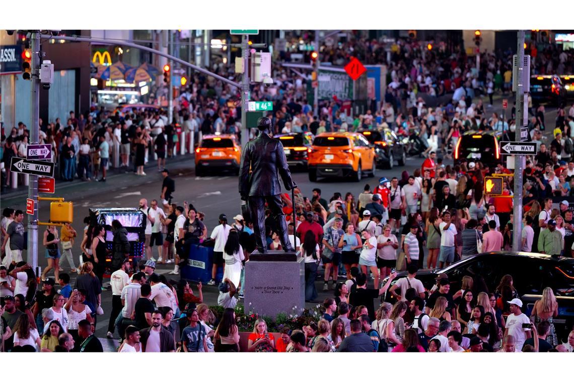 Drei Verletzte nach Schüssen auf New Yorks Times Square Im nächtlichen Treiben des Times Square wurden drei Menschen durch Schüsse verletzt. (Symbolbild)
