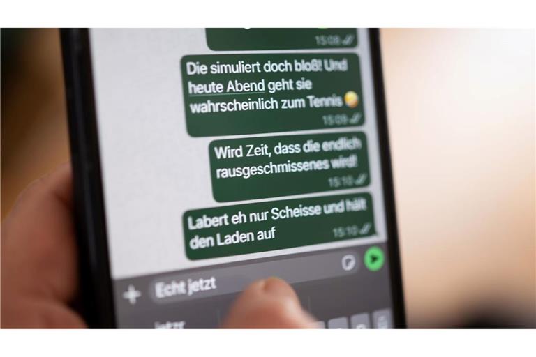 Im Netz und im realen Leben - oft am Arbeitsplatz - wird laut Studie zunehmend schikaniert, diffamiert, beleidigt. (Symbolbild)