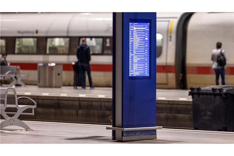 Im November war erneut fast jeder zweite Fernzug verspätet unterwegs. (Archivbild)