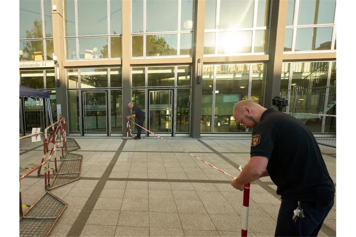 Prozessauftakt gegen mutmaßlichen syrischen Folterer Im OLG Koblenz hat der Prozess gegen zwei Angeklagte begonnen, denen die Beteiligung an syrischer Staatsfolter vorgeworfen wird. Foto: Thomas Frey/dpa Pool/dpa